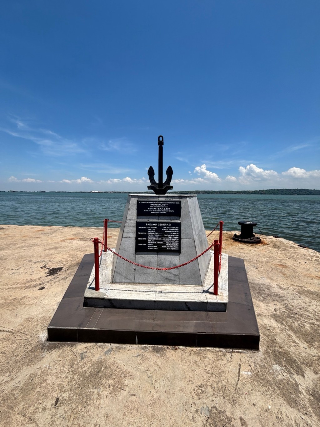 Paradoks PT PAL Indonesia: Kemandirian Alutsista di Tengah Ketergantungan, Reformasi BUMN, dan Dinamika Pasar Pertahanan